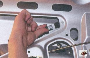 разъем жгута проводов питания моторедуктора блокировки замка крышки багажника