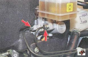 бачок главного тормозного цилиндра и соединения трубопроводов тормозной системы с главным тормозным цилиндром лада приора ваз 2170
