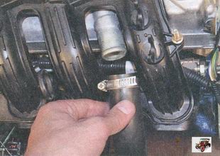 подводящий шланг системы вентиляции картера двигателя лада приора ваз 2170