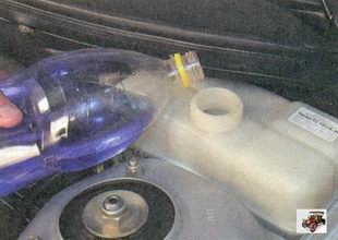 заполнение системы охлаждения автомобиля лада приора ваз 2170 охлаждающей жидкостью