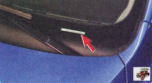 идентификационный номер автомобиля указан в левом нижнем углу проема ветрового окна