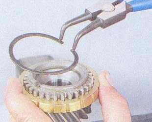 стопорное кольцо синхронизатора IV передачи кпп ваз 2107