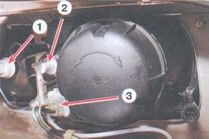 1 - разъем проводов указателя поворота; 2 - гидрокорректор; 3 - разъем проводов фары