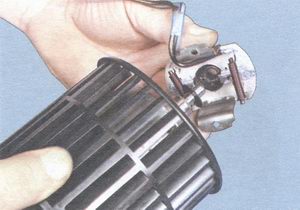 установка щеткодержателя на двигатель отопителя