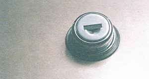 цилиндр замка двери крышки багажника