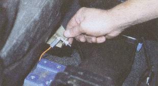 колодка провода выключателя контрольной лампы ручного тормоза