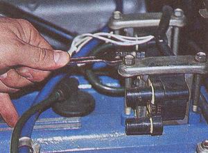 колодка жгута проводов системы управления двигателем и датчика положения дроссельной заслонки