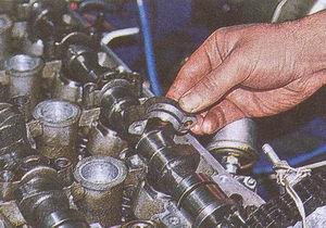 снятие распредвалов с инжекторного двигателя ЗМЗ 406 на автомобиле Волга ГАЗ 31105
