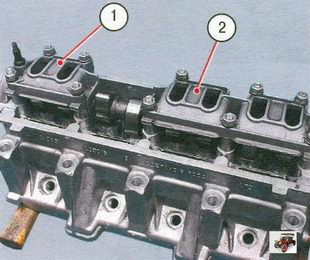 1 - четыре гайки крепления переднего корпуса подшипника распределвала; 2 - шесть гаек крепления заднего корпуса подшипника распределвала