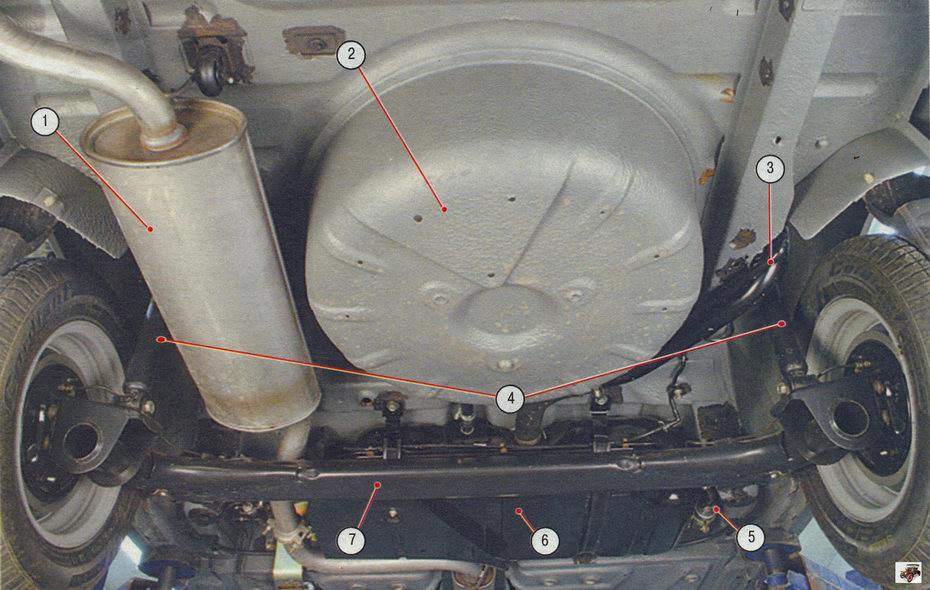 расположение основных узлов автомобиля Лада Калина ВАЗ 1118 (вид снизу сзади)