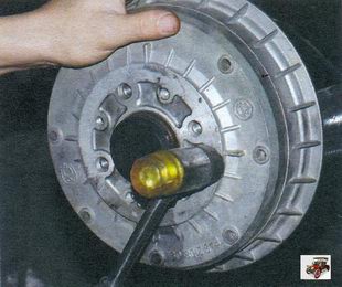 снятие и установка тормозного барабана заднего колеса Лада Калина ВАЗ 1118