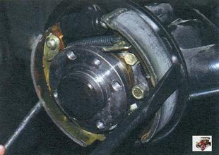 снятие и установка тормозного барабана заднего колеса Лада Калина ВАЗ 1118