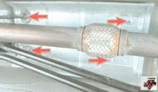 гайки крепления переднего термоэкрана дополнительного глушителя к основанию кузова