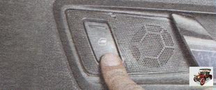 кнопка управления электростеклоподъемником правой передней двери