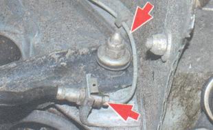 тормозная трубка контура привода передних тормозов (от брызговика до соединения со шлангом)