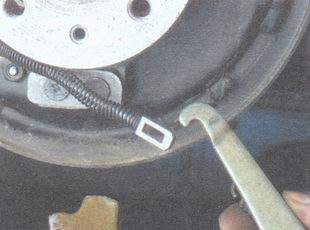 наконечник троса привода стояночного тормоза