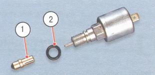 электромагнитный клапан: 1 - топливный жиклер холостого хода, 2 - уплотнительное кольцо
